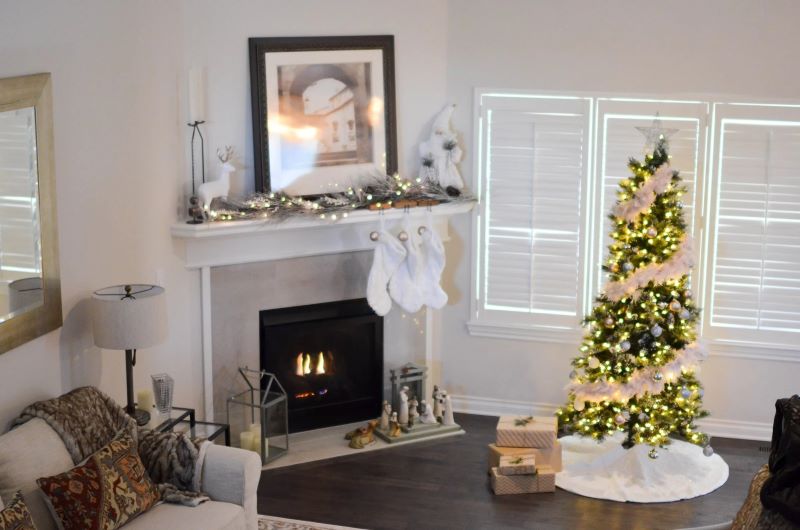 Don't Spend Hours Decorating a Real Tree - Get the Look of a Real Tree in Minutes with an Artificial 9 Footer!