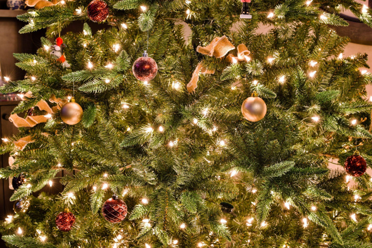 Why Pre-lit Christmas Trees are the Best Type of Artificial Trees for the Holidays